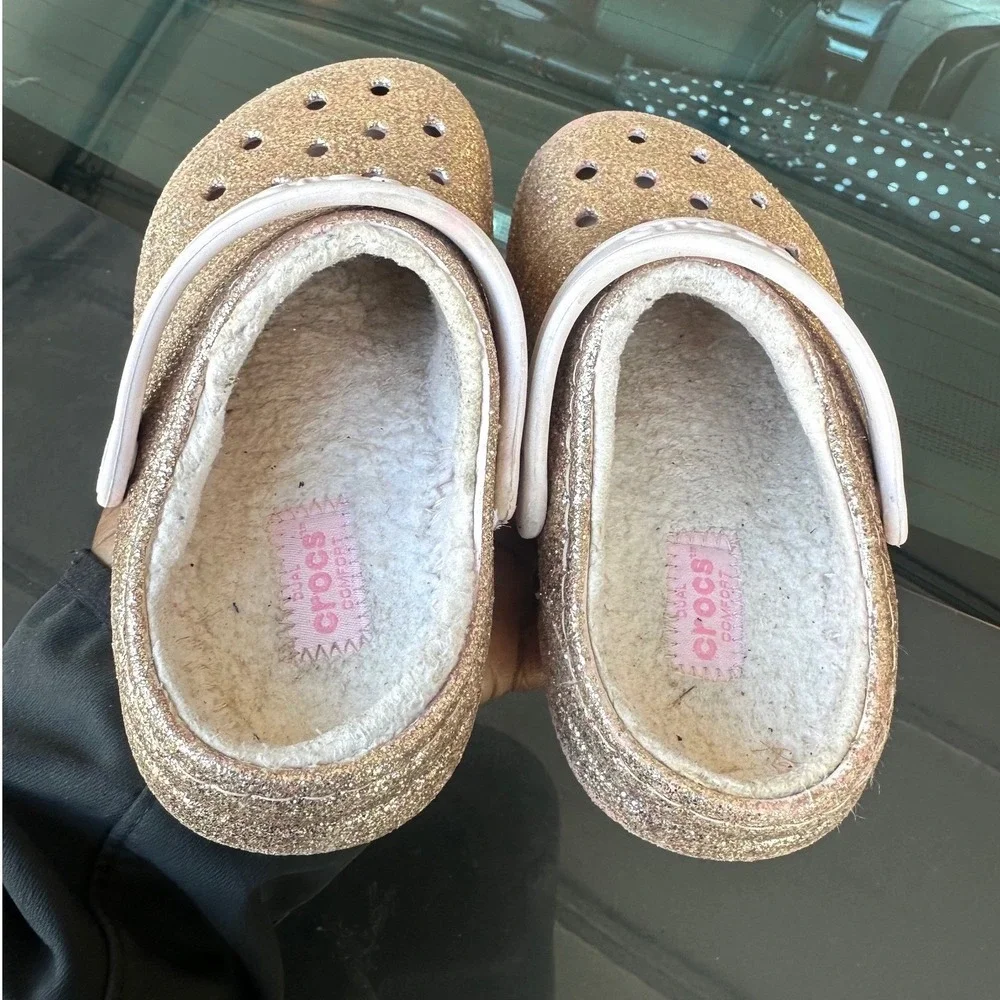 CROCS KIDS CLASSIC LINED GLITTER‎ CLOGS Toddler Size 9/10 Gold
